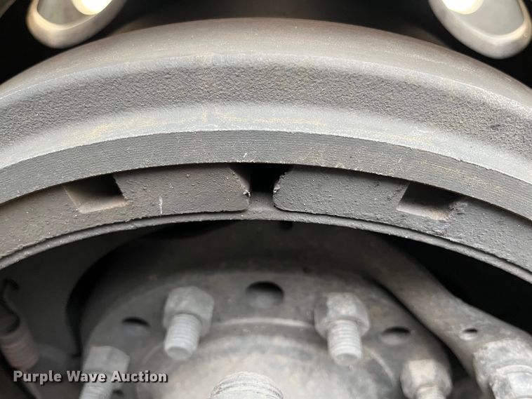 image for item DS6748 2009 Peterbilt 389  semi truck