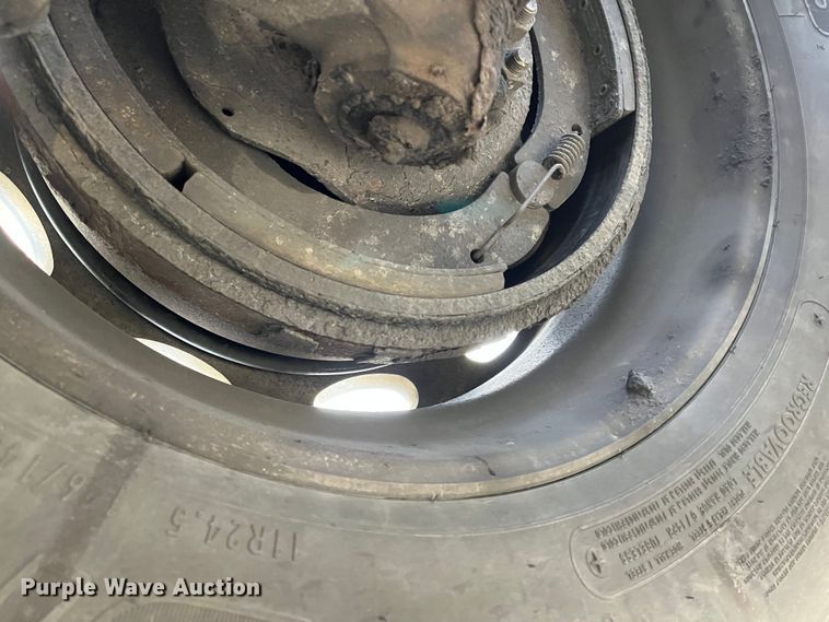 image for item DS6748 2009 Peterbilt 389  semi truck