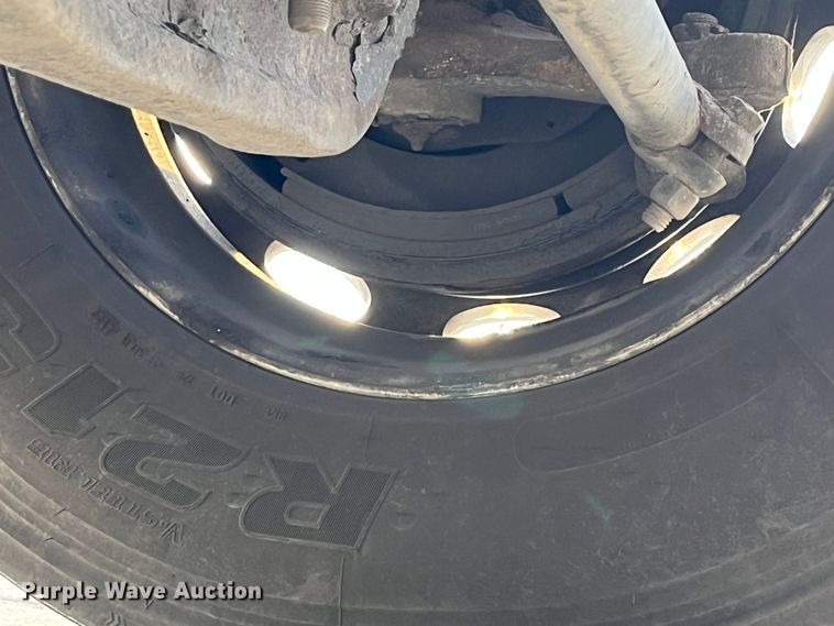 image for item DS6748 2009 Peterbilt 389  semi truck