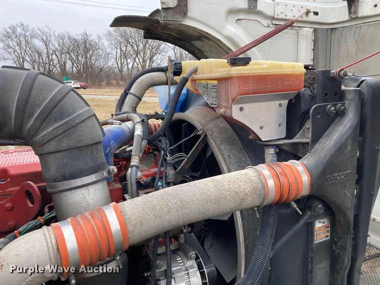 image for item DS6748 2009 Peterbilt 389  semi truck