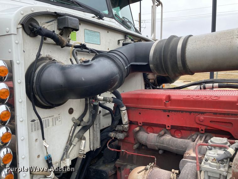 image for item DS6748 2009 Peterbilt 389  semi truck