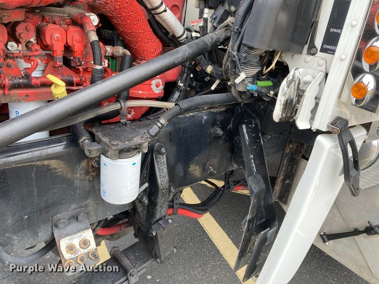 image for item DS6748 2009 Peterbilt 389  semi truck