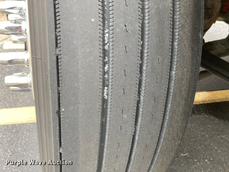 image for item DS6748 2009 Peterbilt 389  semi truck