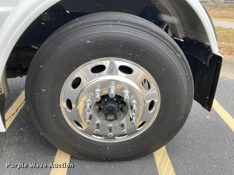 image for item DS6748 2009 Peterbilt 389  semi truck