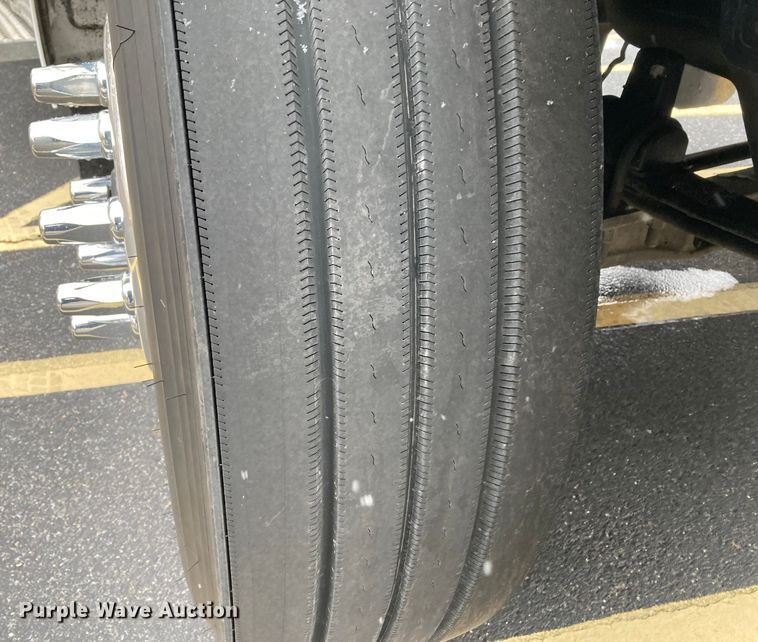 image for item DS6748 2009 Peterbilt 389  semi truck