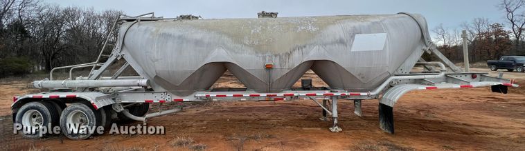image for item ID9346 1997 Heil  pneumatic dry bulk trailer