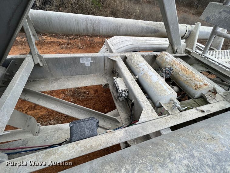 image for item ID9346 1997 Heil  pneumatic dry bulk trailer