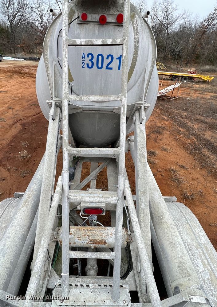 image for item ID9346 1997 Heil  pneumatic dry bulk trailer