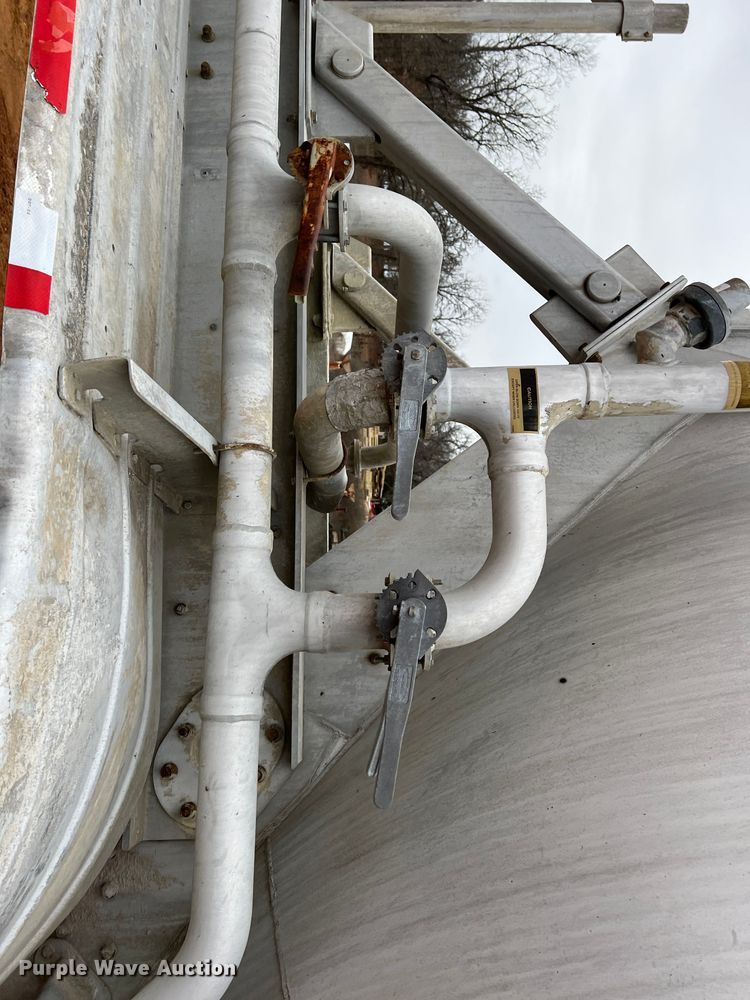 image for item ID9346 1997 Heil  pneumatic dry bulk trailer