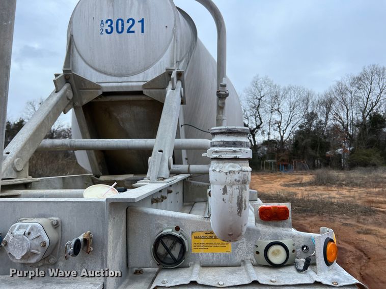 image for item ID9346 1997 Heil  pneumatic dry bulk trailer