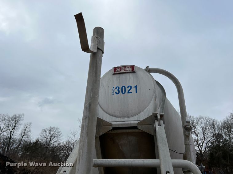 image for item ID9346 1997 Heil  pneumatic dry bulk trailer