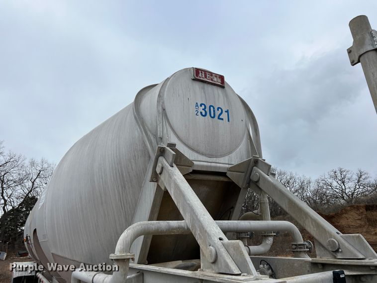 image for item ID9346 1997 Heil  pneumatic dry bulk trailer