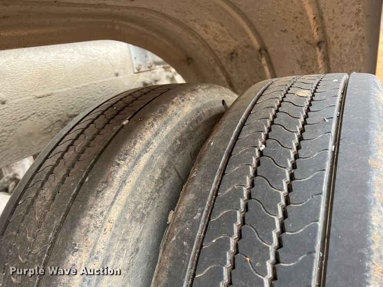 image for item ID9346 1997 Heil  pneumatic dry bulk trailer