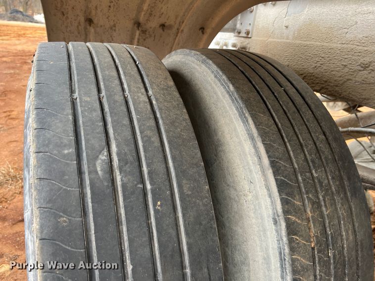 image for item ID9346 1997 Heil  pneumatic dry bulk trailer