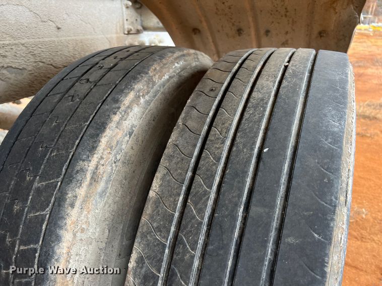 image for item ID9346 1997 Heil  pneumatic dry bulk trailer