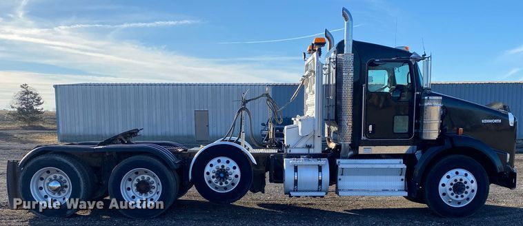 image for item JW9233 2009 Kenworth T800  semi truck