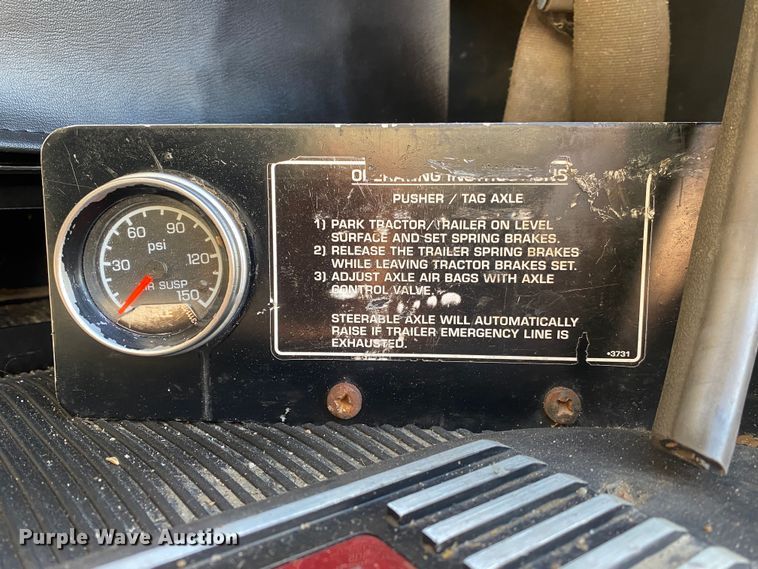 image for item JW9233 2009 Kenworth T800  semi truck