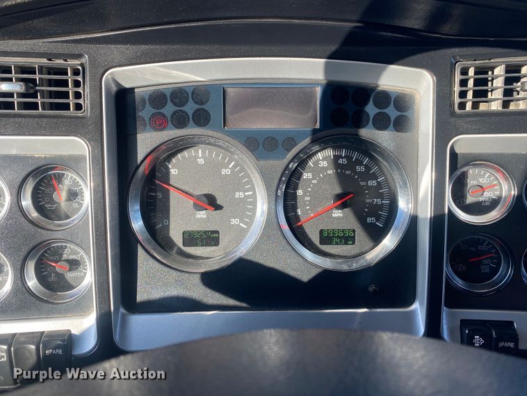 image for item JW9233 2009 Kenworth T800  semi truck