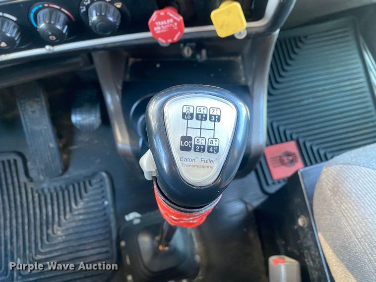 image for item JW9233 2009 Kenworth T800  semi truck