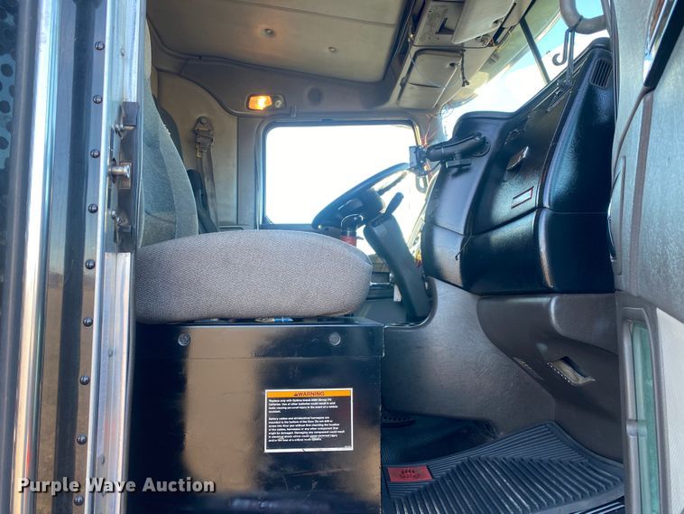 image for item JW9233 2009 Kenworth T800  semi truck