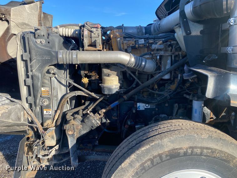 image for item JW9233 2009 Kenworth T800  semi truck