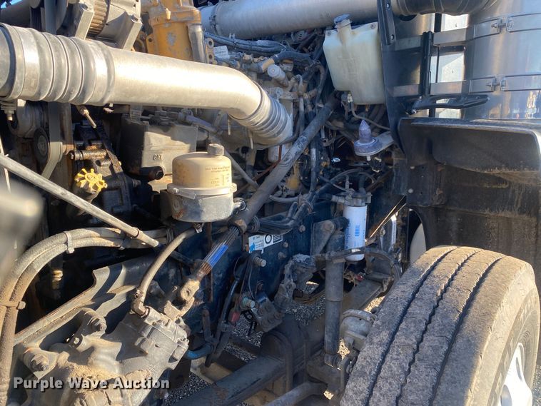 image for item JW9233 2009 Kenworth T800  semi truck