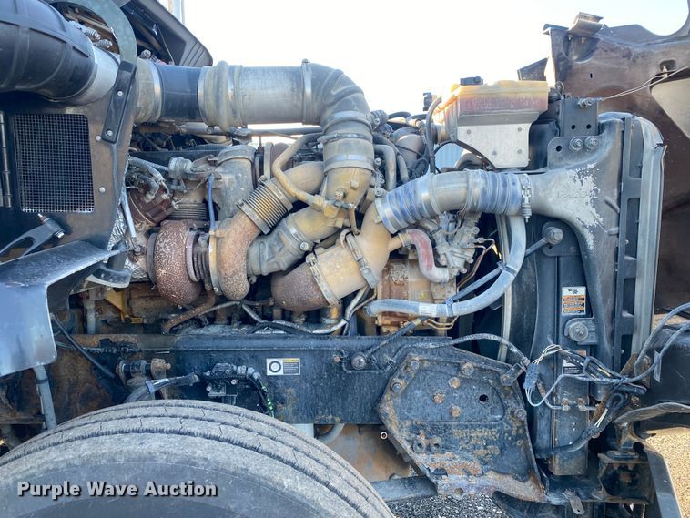 image for item JW9233 2009 Kenworth T800  semi truck