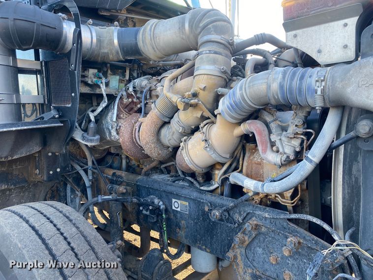 image for item JW9233 2009 Kenworth T800  semi truck