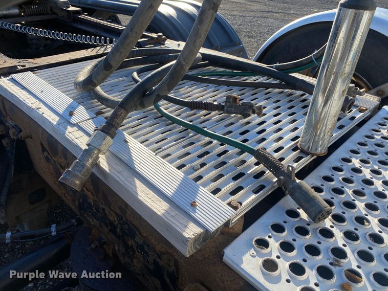 image for item JW9233 2009 Kenworth T800  semi truck