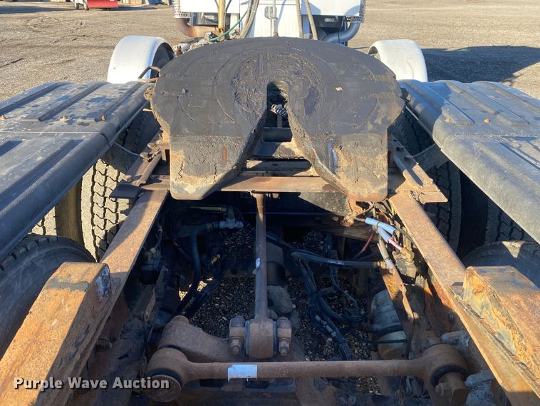 image for item JW9233 2009 Kenworth T800  semi truck