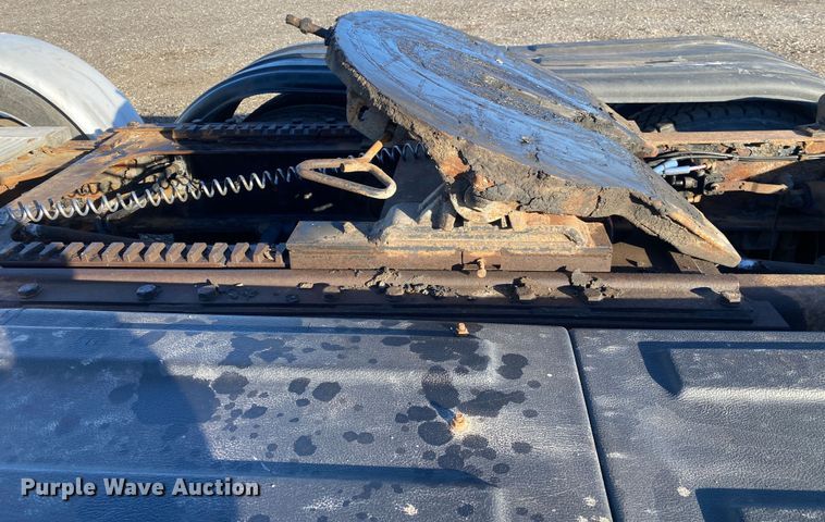 image for item JW9233 2009 Kenworth T800  semi truck