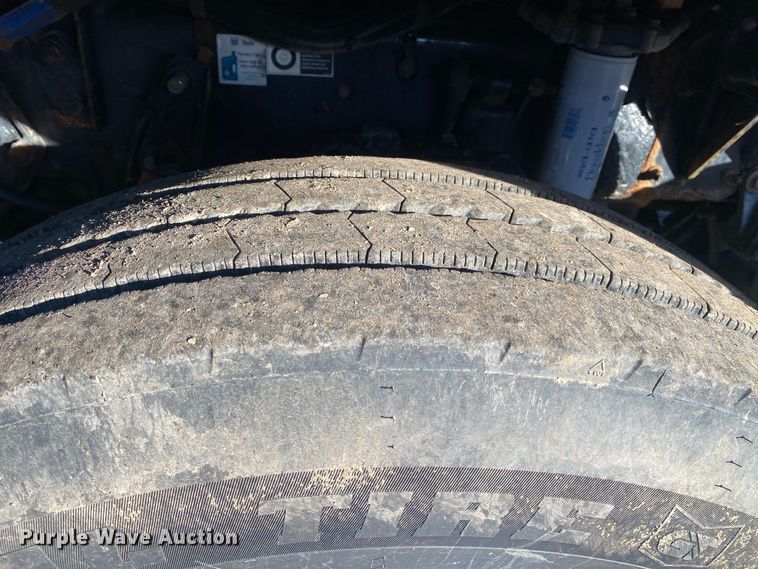 image for item JW9233 2009 Kenworth T800  semi truck