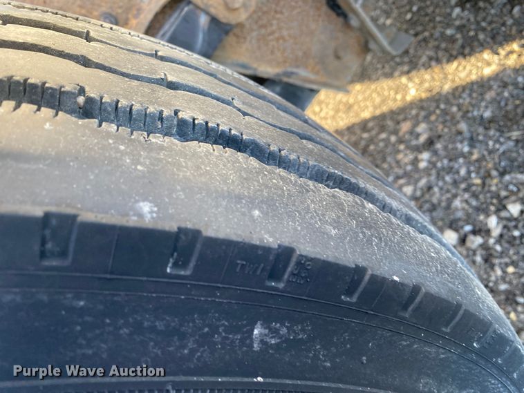 image for item JW9233 2009 Kenworth T800  semi truck