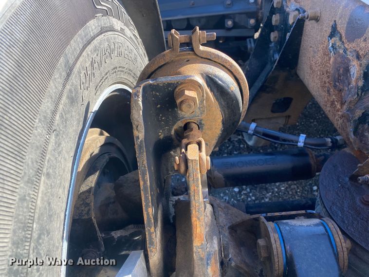 image for item JW9233 2009 Kenworth T800  semi truck