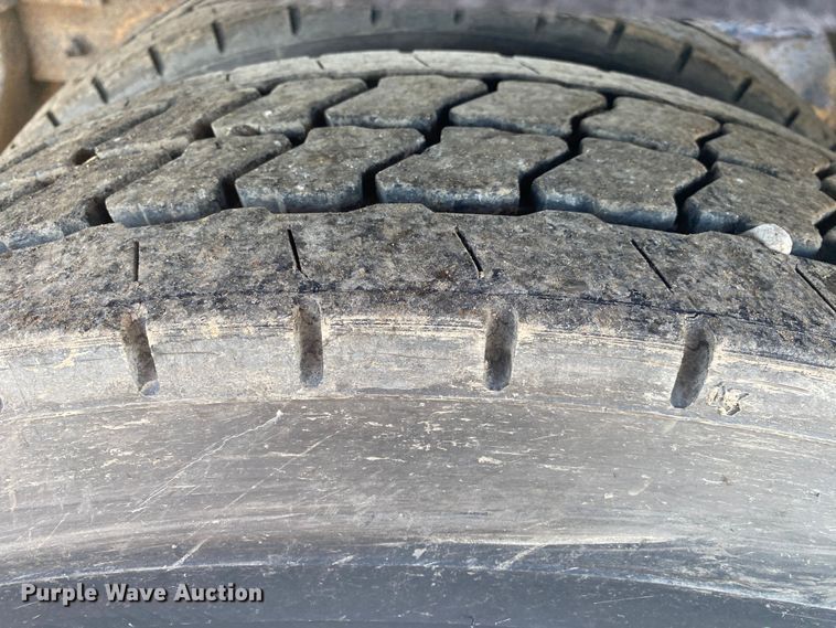 image for item JW9233 2009 Kenworth T800  semi truck