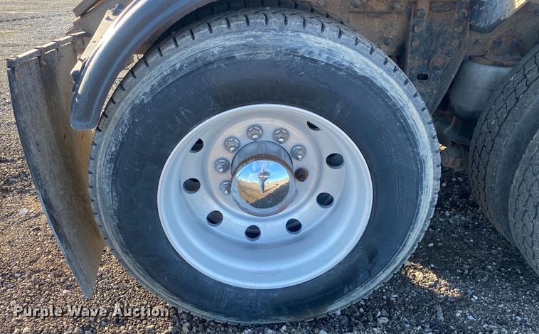 image for item JW9233 2009 Kenworth T800  semi truck