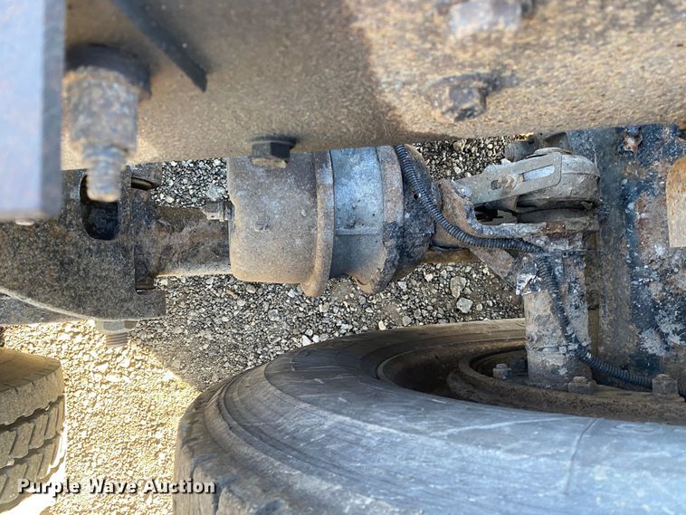 image for item JW9233 2009 Kenworth T800  semi truck