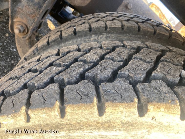 image for item JW9233 2009 Kenworth T800  semi truck