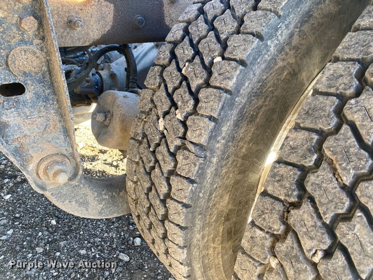 image for item JW9233 2009 Kenworth T800  semi truck