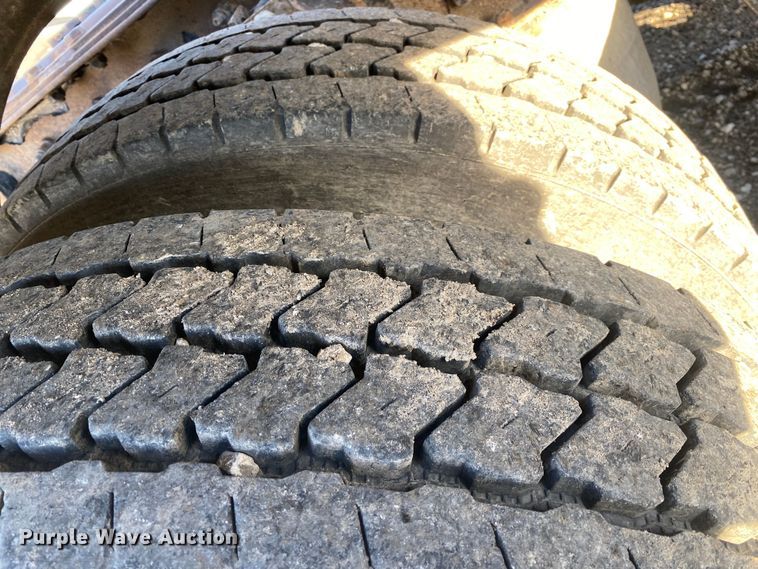 image for item JW9233 2009 Kenworth T800  semi truck