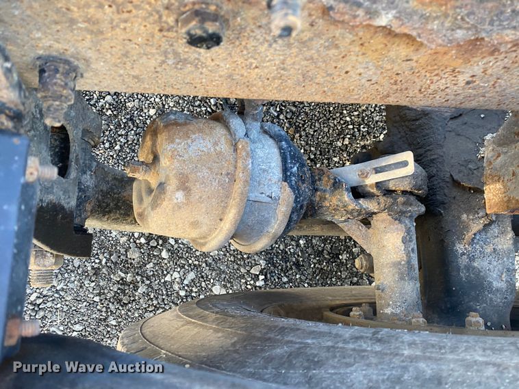 image for item JW9233 2009 Kenworth T800  semi truck