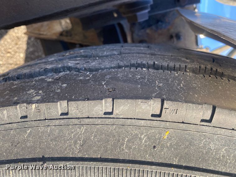 image for item JW9233 2009 Kenworth T800  semi truck