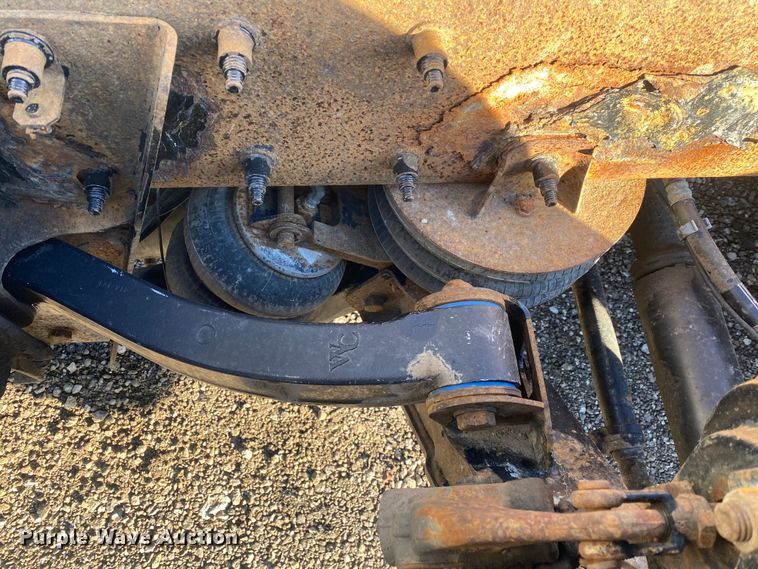 image for item JW9233 2009 Kenworth T800  semi truck