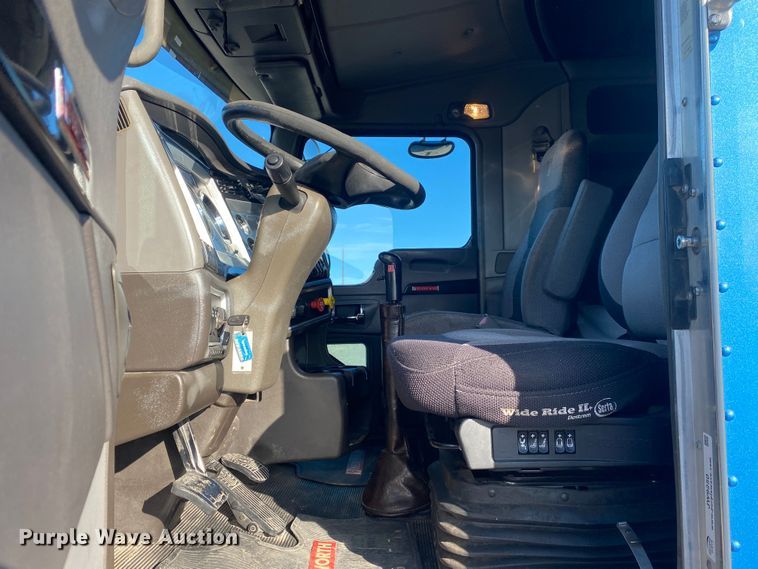 image for item JW9250 2008 Kenworth T800  semi truck