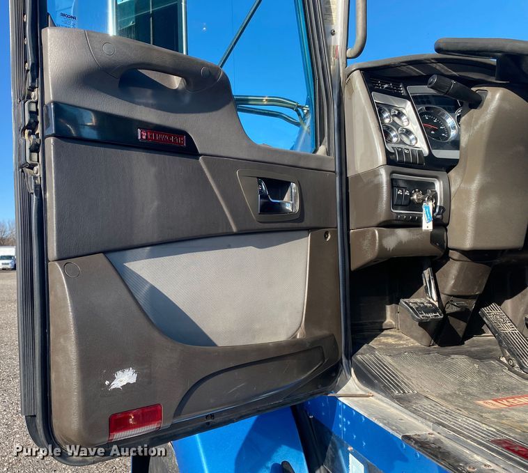 image for item JW9250 2008 Kenworth T800  semi truck