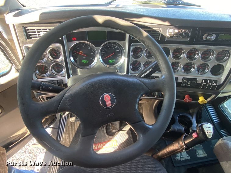 image for item JW9250 2008 Kenworth T800  semi truck