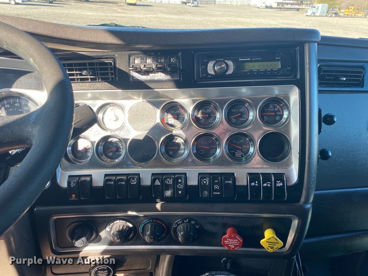 image for item JW9250 2008 Kenworth T800  semi truck