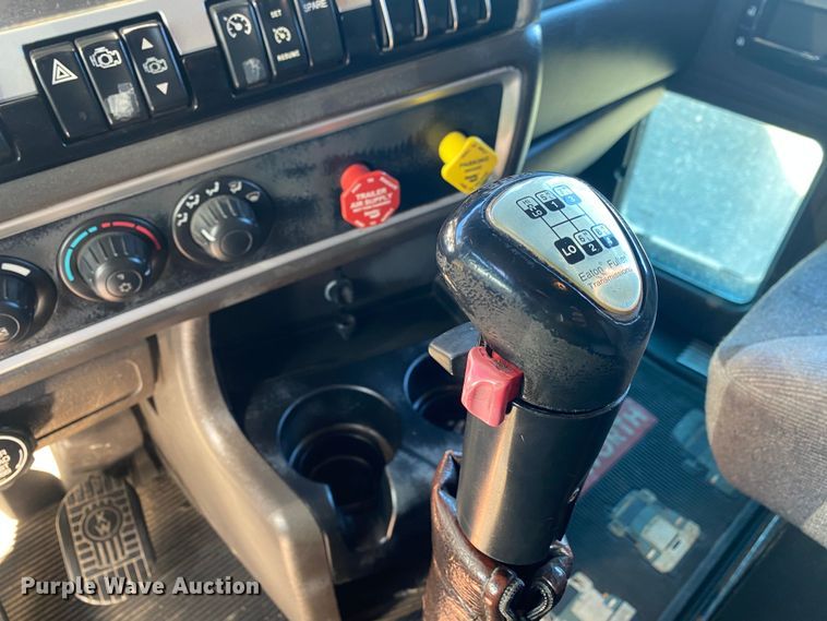 image for item JW9250 2008 Kenworth T800  semi truck