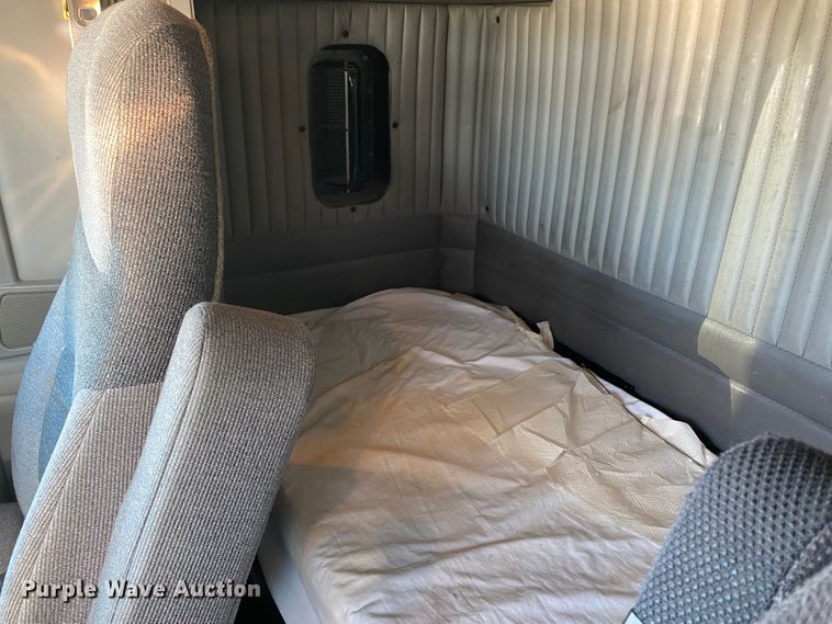 image for item JW9250 2008 Kenworth T800  semi truck