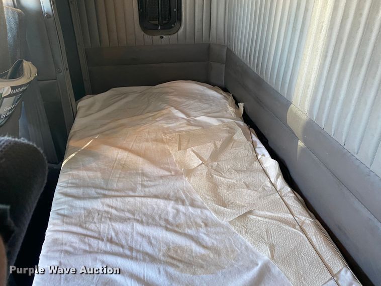 image for item JW9250 2008 Kenworth T800  semi truck